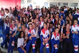 Mães de alunos do Colégio Tiradentes são homenageadas em Arapiraca