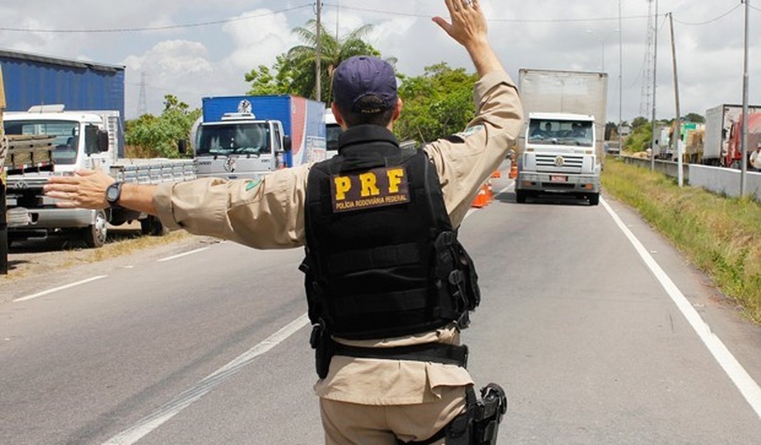 Duplicação: PRF interdita trecho da BR-101 para detonação de rochas