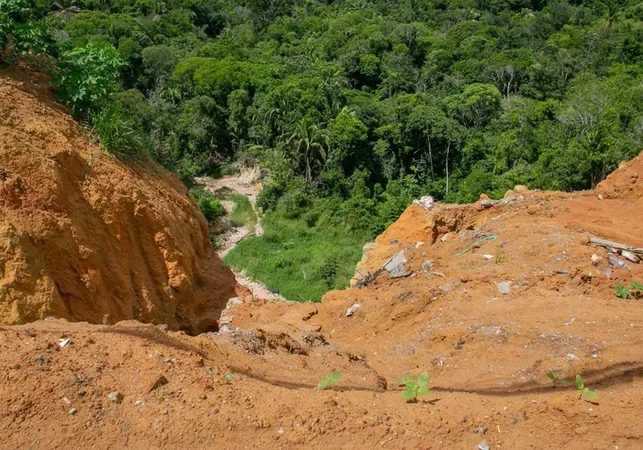 Defesa Civil usa tecnologia avançada para avaliar risco na região devido a ﻿voçoroca em Rio Largo