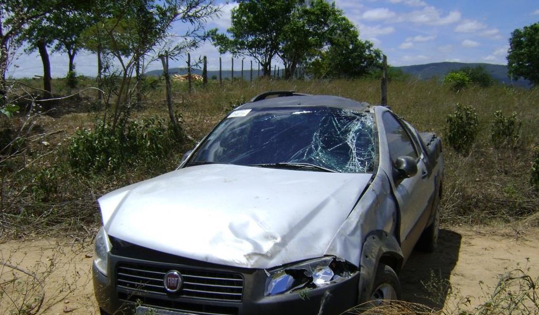 Homem dorme ao volante e capota carro na estrada de Girau do Ponciano