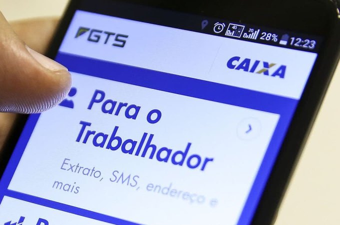 Trabalhadores poderão consultar FGTS para quitar dívidas no Desenrola a partir do dia 25 de maio