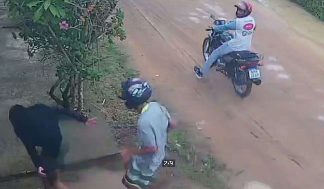Vídeo. Mulher reage a assalto e joga bolsa por cima de muro de residência, em Arapiraca