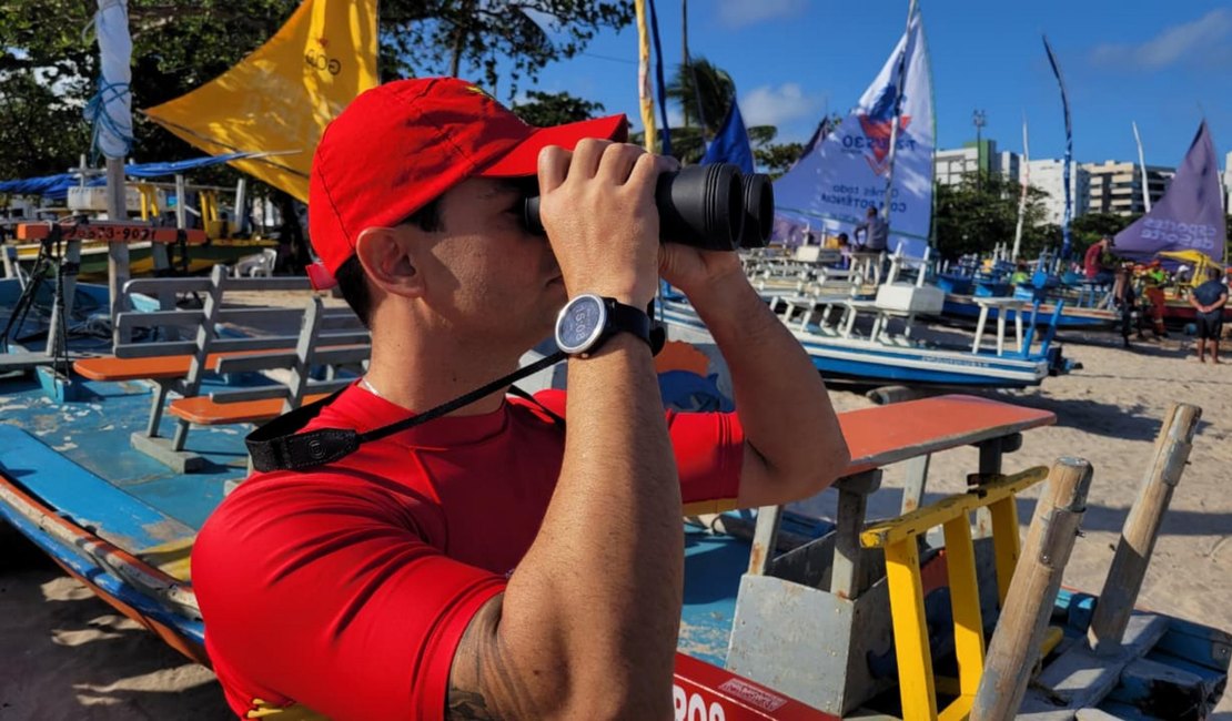 Guarda-vidas desempenham papel crucial no salvamento aquático em Alagoas