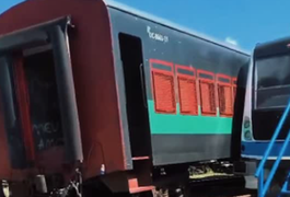 Trem sai dos trilhos e colide com VLT em Satuba, em AL