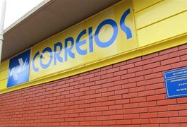 Bandidos destroem agência dos Correios em Palmeira e fogem com cofre e encomendas