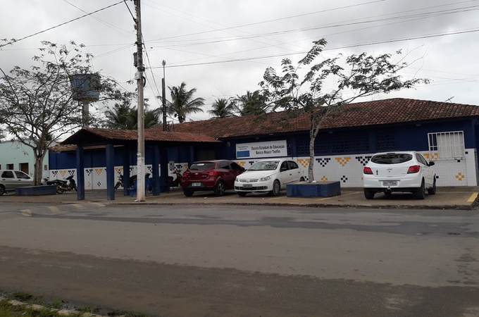 Incêndio atinge sala de aula em escola no bairro Canafístula, em Arapiraca