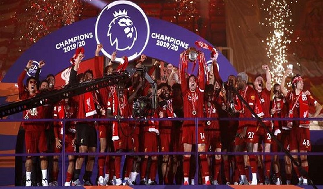 Com placar de 5x3, Liverpool derrota Chelsea e levanta taça do Campeonato Inglês