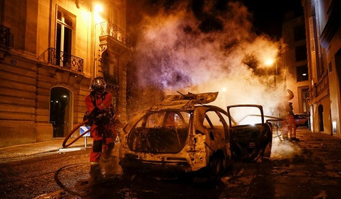Torcida do PSG se revolta com time após derrota para o Bayern na Liga dos Campeões