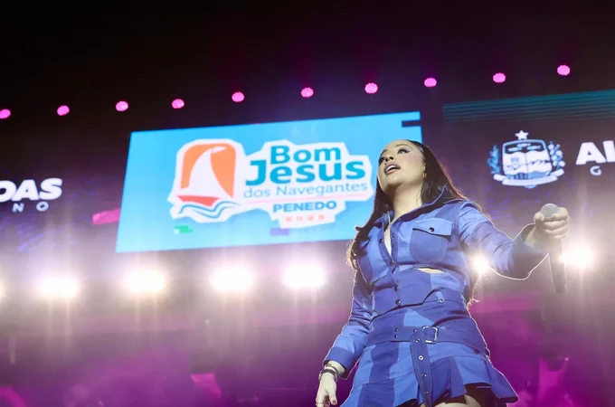 Público lota Arena Sinimbu na segunda noite da Festa de Bom Jesus em Penedo