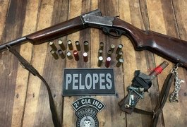Pelopes prende homem com espingarda em ponto  turístico de Colônia Leopoldina