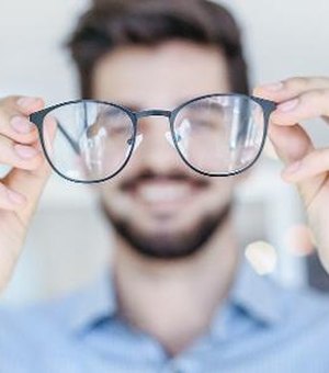 Pessoas que usam óculos estão mais ‘protegidas’ da Covid-19, diz estudo