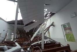 Telhado de igreja desaba durante celebração de primeira eucaristia e ao menos 80 pessoas ficam feridas em MG