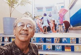 Mãe do homem que teria matado professor da Ufal é presa ao ser flagrada com o celular da vítima