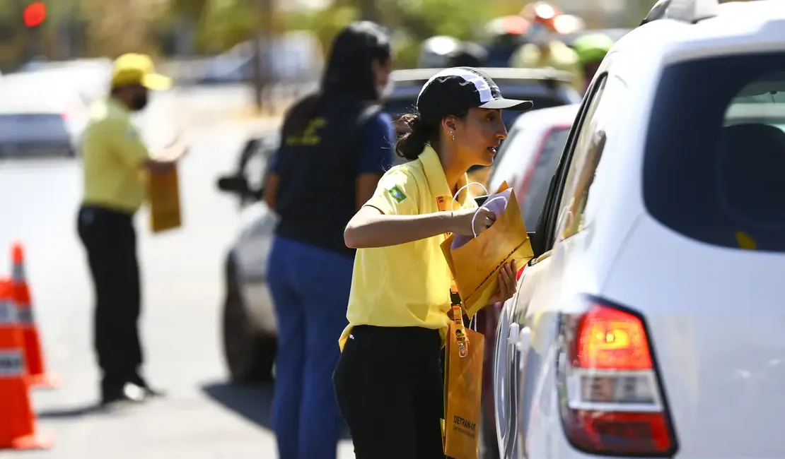 Transporte: melhor lugar de criança no carro é o meio do banco de trás