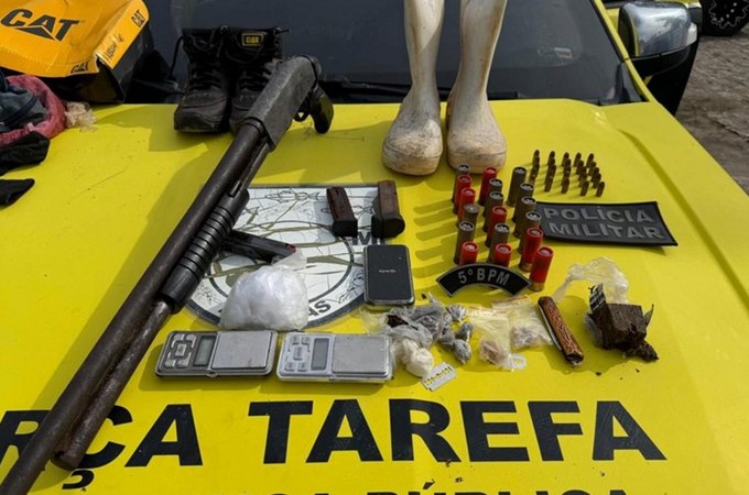 Suspeito de comandar ataques no Benedito Bentes é preso com armas e drogas em Maceió