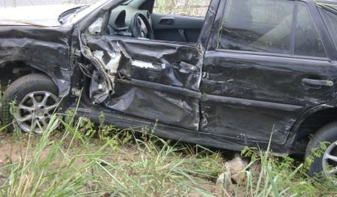 Menor se envolve em acidente automobilístico em Arapiraca