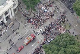 Cortejo de Preta Gil é marcado por aplausos, homenagens e muita emoção