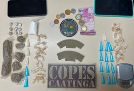 Homens tentam fugir da polícia, mas são presos com cocaína, crack e maconha no Sertão de Alagoas