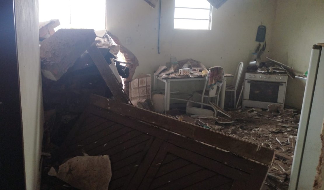 VÍDEO. Imagens mostram rastro de destruição em residência invadida por veículo em Campo Grande