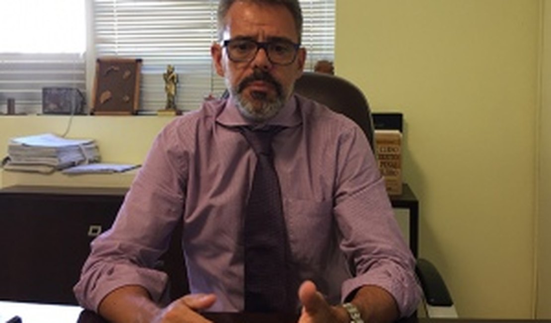 Médico abusava de pacientes sob pretexto de realizar pesquisa, diz advogado