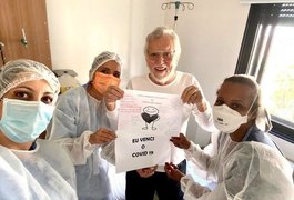 Humorista Carlos Alberto de Nóbrega é curado da Covid-19 e recebe alta do hospital em SP