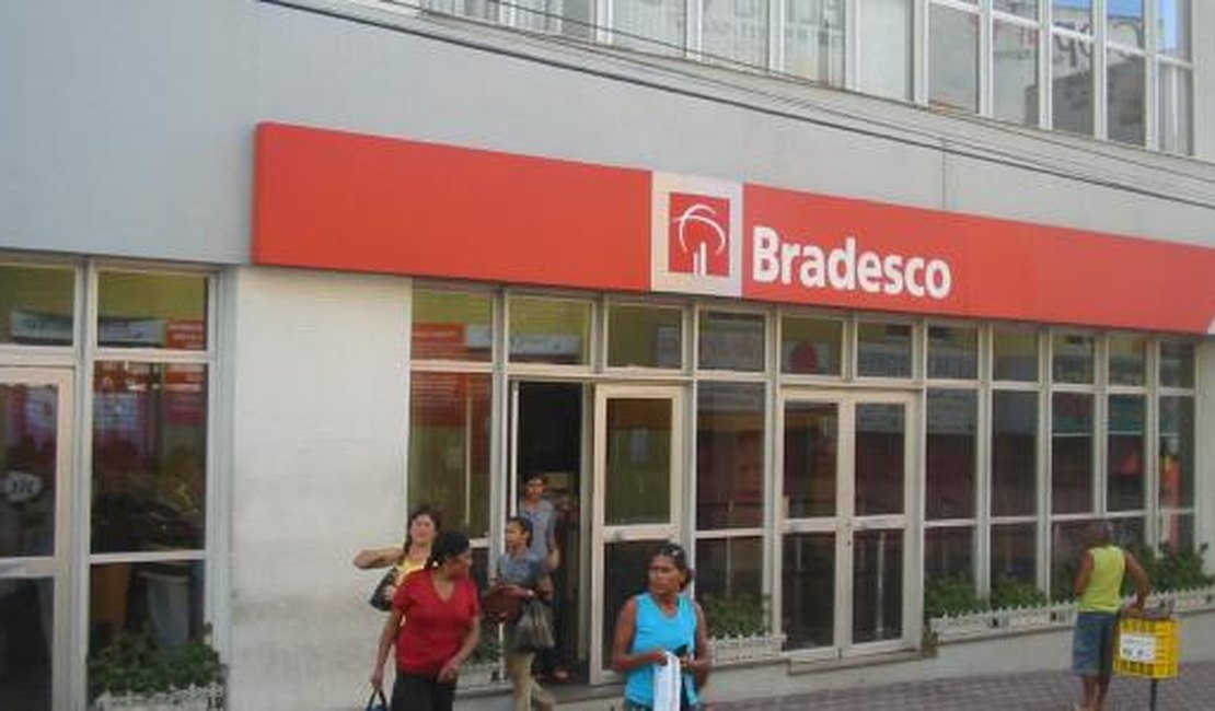 Bradesco deve pagar R$ 1 mil a cliente que esperou mais de duas horas
