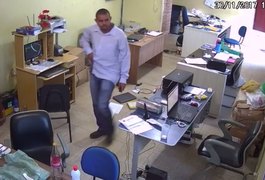 Grupo armado assalta empresa de transporte de turismo