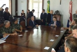 “Situação é crítica, mas Fazenda estuda aumento para servidores”, diz Renan