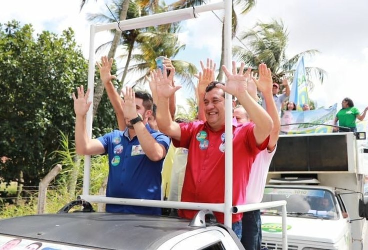 Severino e Randerson Pessoa são recebidos com festa durante caravana deste domingo (30)