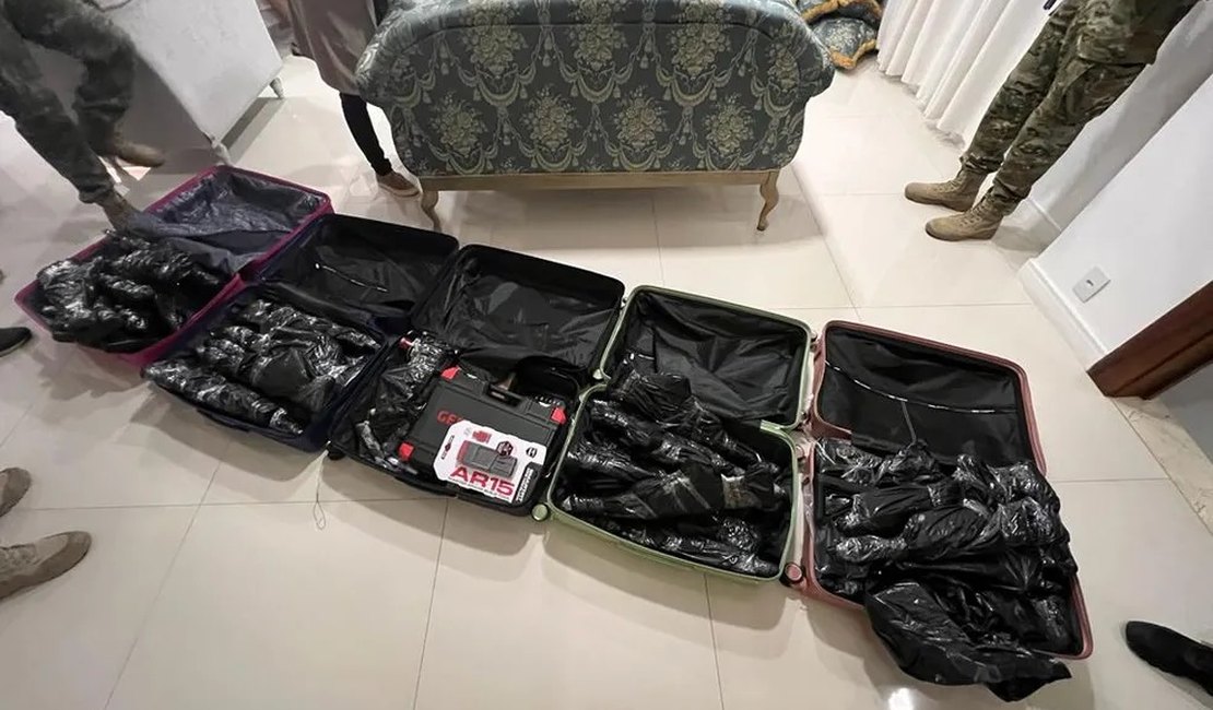 Polícia Federal apreende 47 fuzis em mansão na Barra da Tijuca