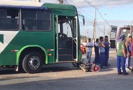 Duas pessoas ficam feridas em colisão envolvendo ônibus e moto