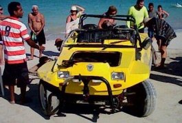Buggy capota em praia de Maragogi e deixa cinco pessoas feridas
