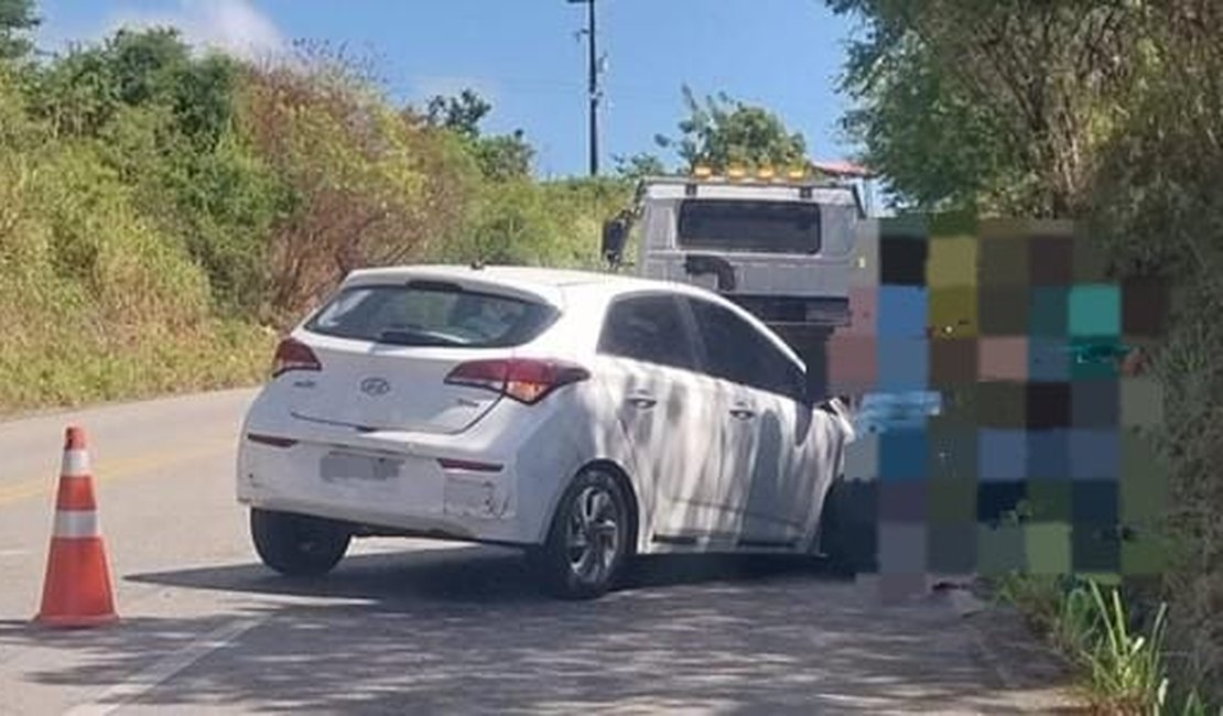 Professora dorme no volante e carro atinge barreira em Palmeira dos Índios