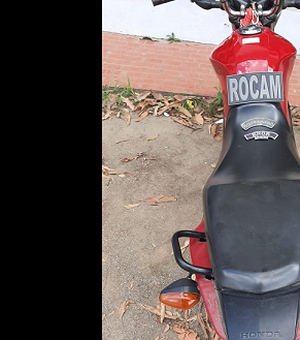 VÍDEO. Rocam encontra moto escondida em plantação de mandioca, em Arapiraca
