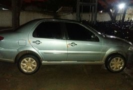 Ladrões batem carro roubado e fogem a pé durante perseguição da PM, em Arapiraca