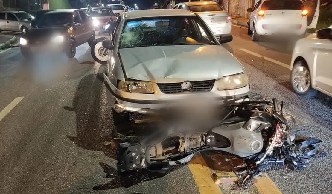 Perseguição policial resulta em acidente com moto da Polícia, em Maceió