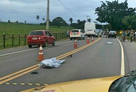Avó e neto morrem atropelados na AL-220, em Arapiraca