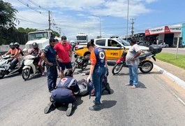 Colisão entre moto e cinquentinha deixa mulher ferida em Arapiraca