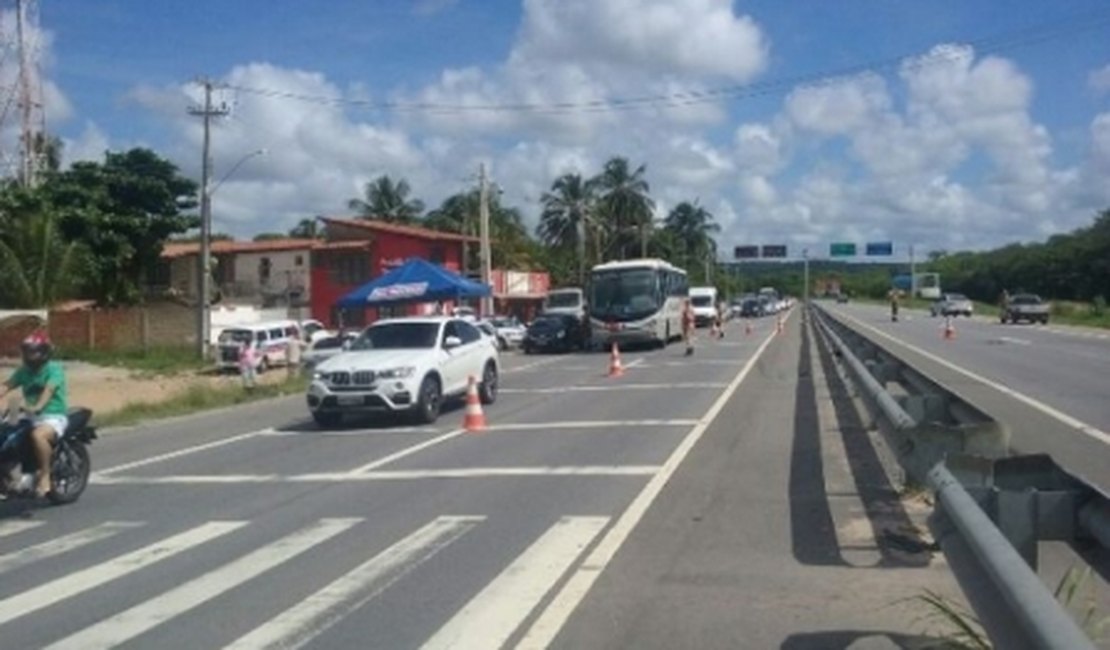 DER orienta condutores sobre uso do farol baixo nas rodovias