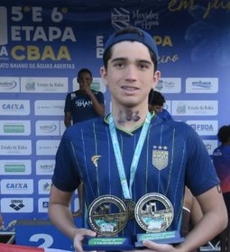 Alagoano Felipe Knowles sobe ao pódio nacional em travessia de 4 km na Bahia