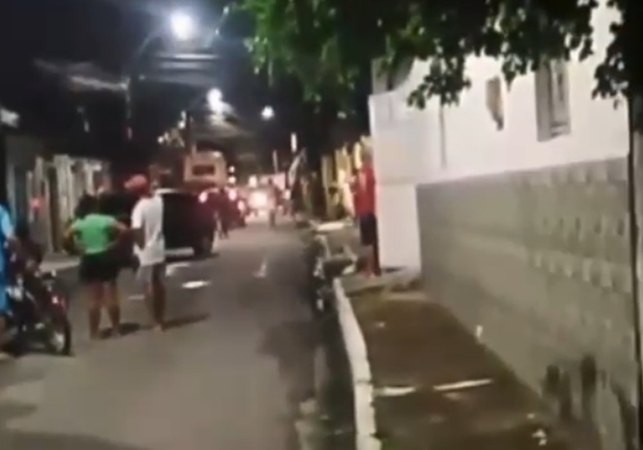 Criminosos encapuzados invadem casa e matam dois homens a tiros em Maceió