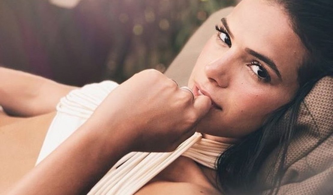 Marquezine fala de reação de Neymar a beijos em novela