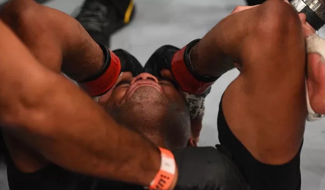 O campeão voltou! Anderson Silva vence Nick Diaz e cai no choro