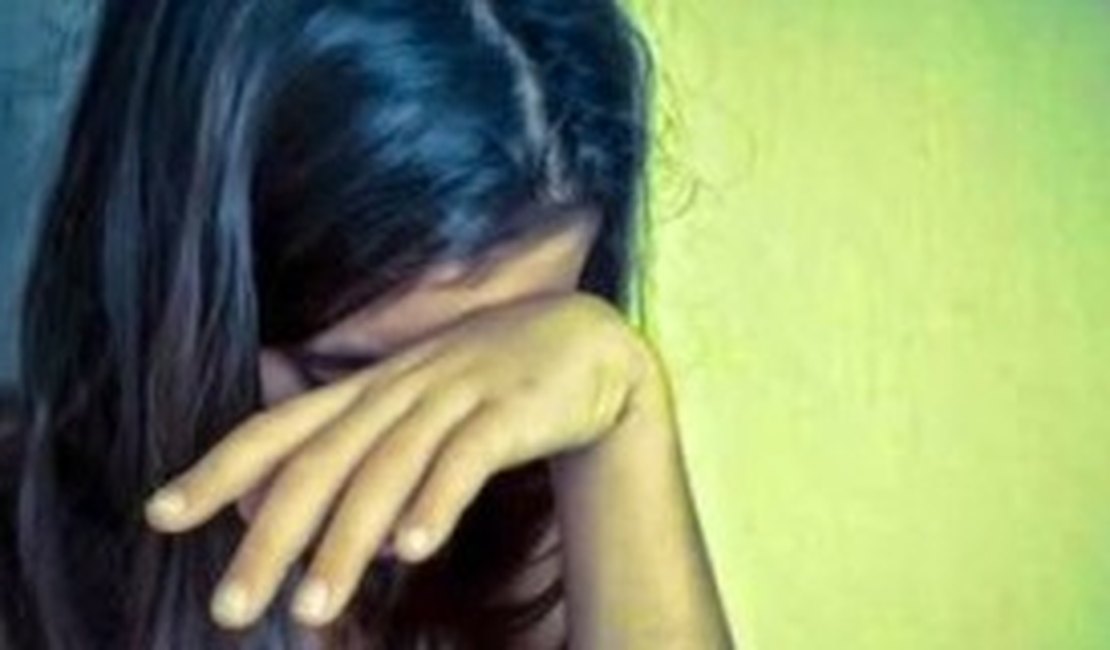 Pai acusa ex-esposa por abandono e flagra filha de 12 anos bêbada