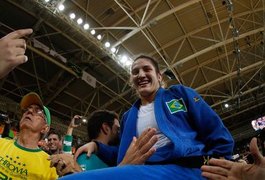Judoca Mayra Aguiar vence cubana e ganha medalha de bronze
