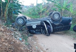 Três policias ficam feridos após capotamento de viatura em Maragogi