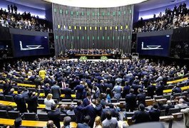 Deputados podem votar hoje novo sistema eleitoral e financiamento de campanha