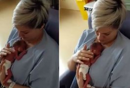 Imagem de mãe segurando bebê pela 1ª vez causa emoção na web