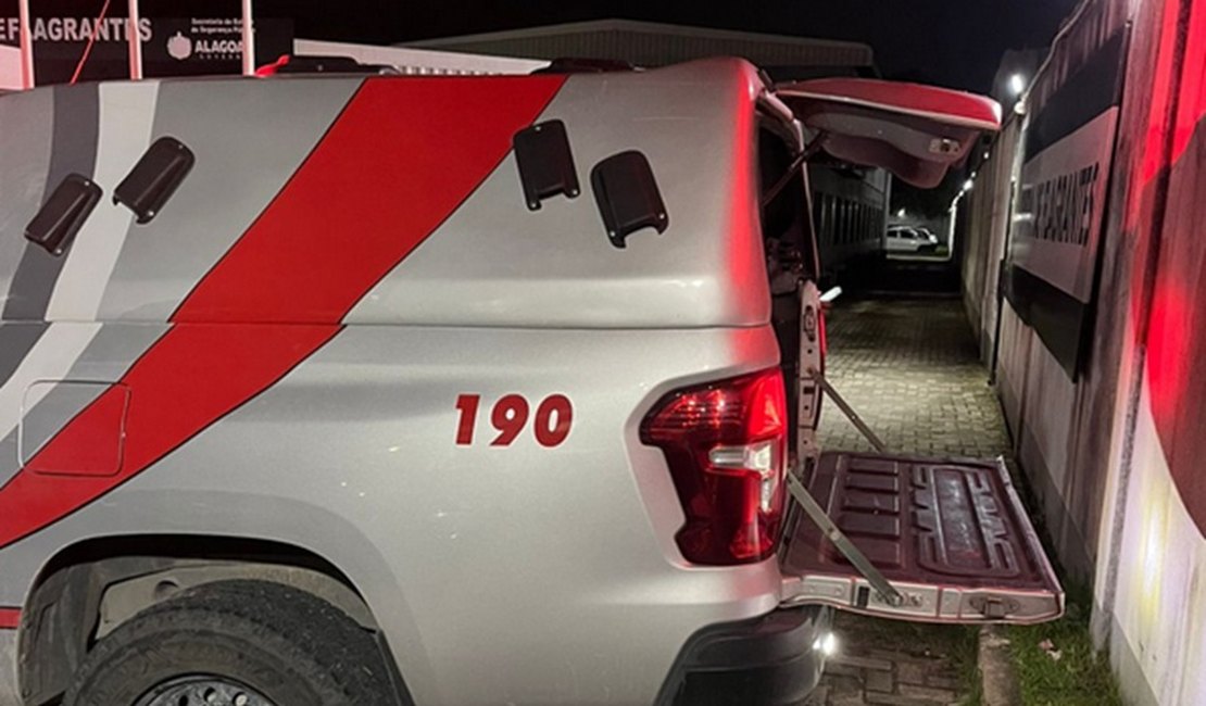 Força Tática do 13° Batalhão da PM prende homem com mandado em aberto em Maceió