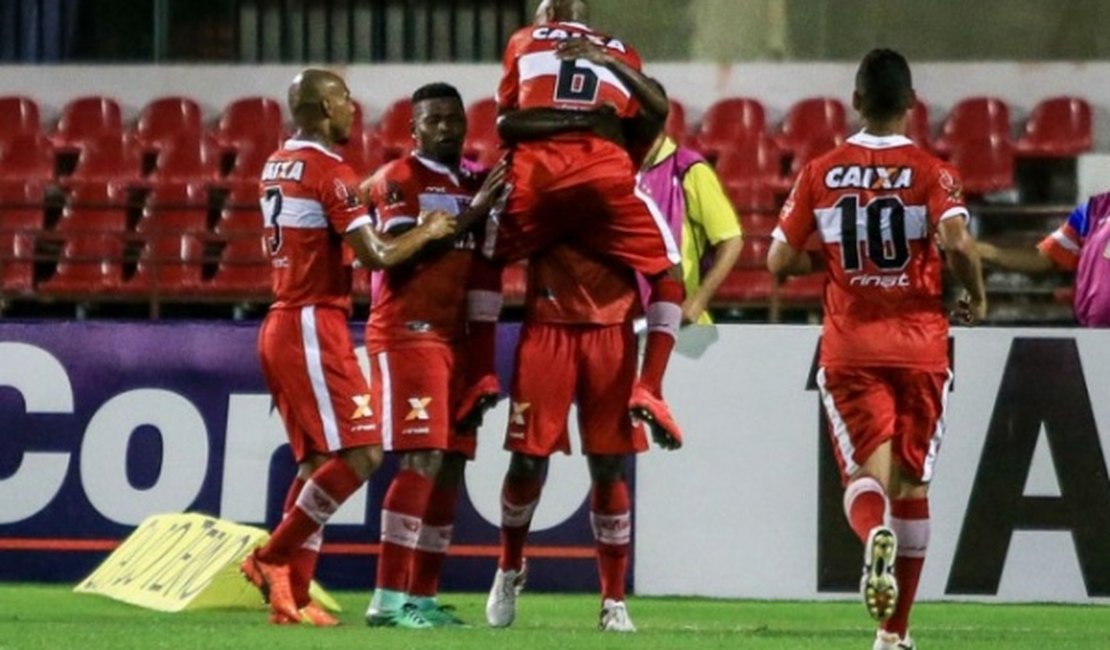 CRB vence o Bragantino por 2 a 1, no Estádio Rei Pelé